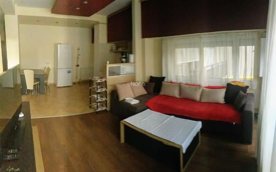 Apartament cu 3 camere semidecomandat, mobilat în Plopilor