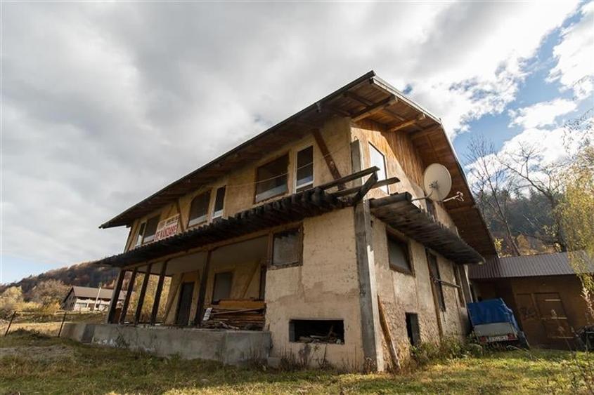 FILM! Constructie rustica tip Casa Verde, cu parau si panorama impresionanta, Mo - 25