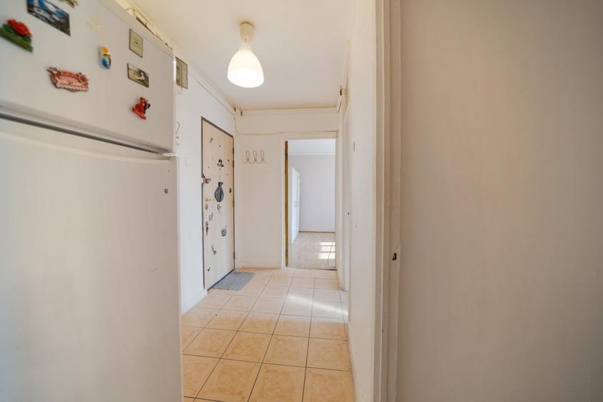 Decomandat* bloc 1980*etaj 3/8* 7 minute metrou* Str. Azurului - 6