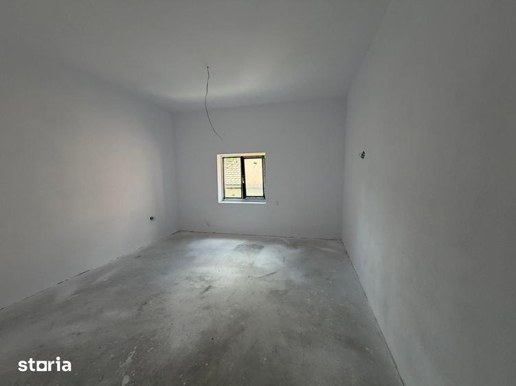 Casă cu 7 camere cu Teren 1300 Mp în Central