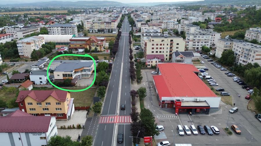 Închiriez spațiu comercial, în orașul Mioveni - bdl. Dacia. - 2
