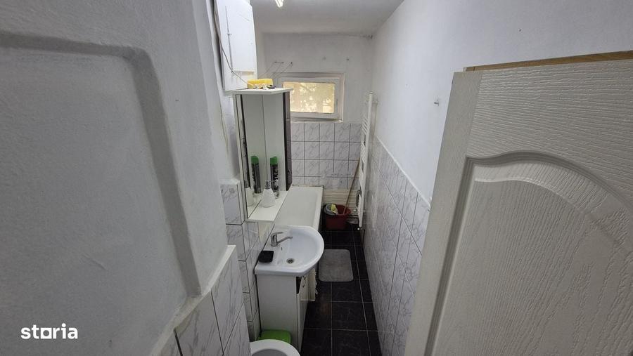 Apartament cu 3 camere semidecomandat în Șagului