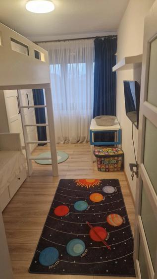 Apartament cu 3 camere decomandat, mobilat în Ultracentral