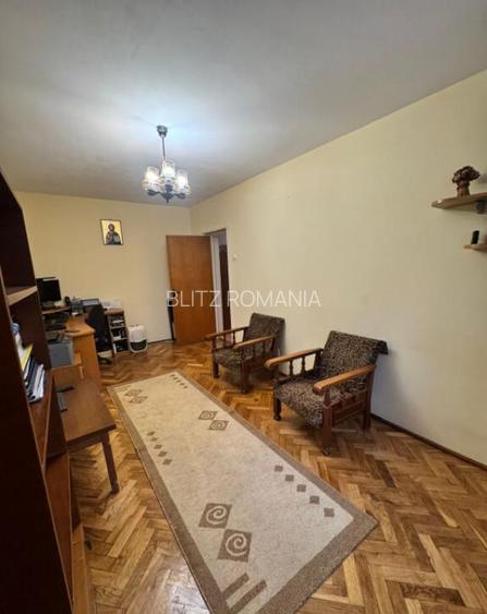 Apartament spa?ios, 3 camere, parter inalt zona lini?