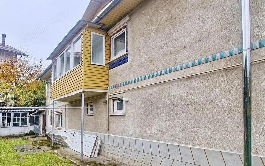 Aproape De Castelul Cantacuzino - 2