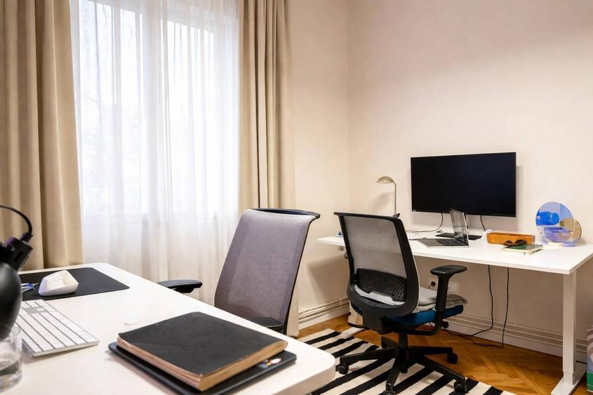 Apartament cu 3 camere decomandate, 100mp, etaj 2, finisat modern, mobilat si utilat in Centru - 2