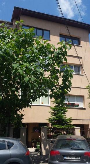 &Icirc;nchiriere apartament 4 camere - 1