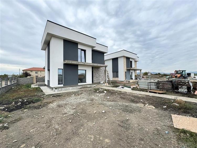 Vila P+1 de vanzare in Focsani - Nord 4 dormitoare, 3 bai , 160.000 euro - 2