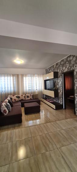 Mamaia Sat_vila 6camere cu bai proprii,pret 3000E - 1