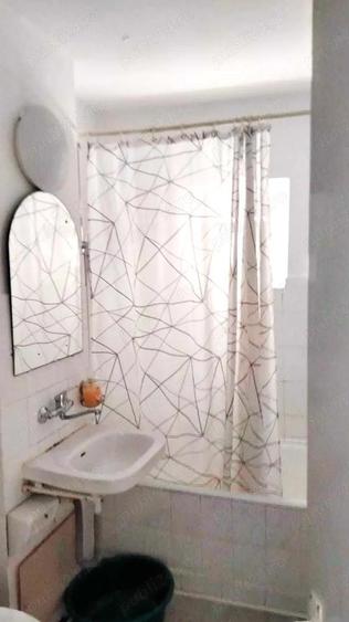 Apartament spa?ios, 2 camere decomandate, etaj 4, zona Pia?a Centrala Gala?i - 1