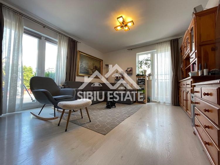 Apartament cu 3 camere semidecomandat, mobilat în Turnișor