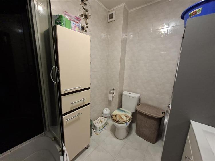 Apartament cu 3 camere decomandat, mobilat în Exterior Est
