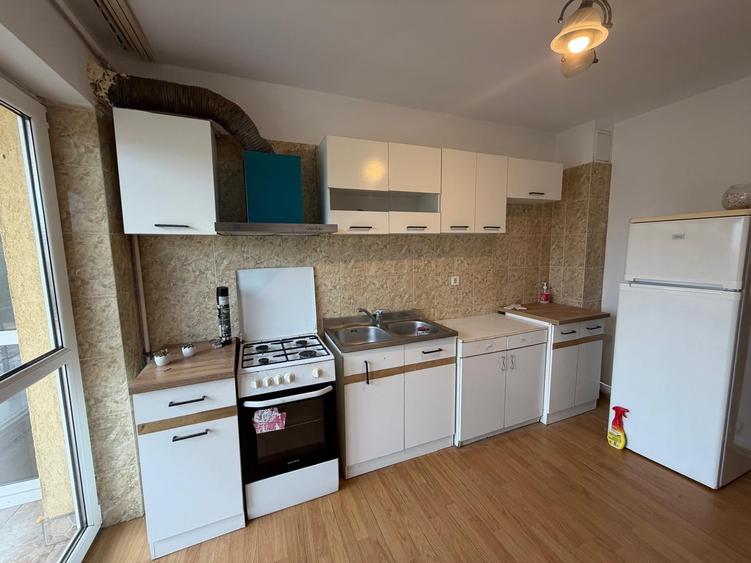 Vand apartament 3 camere - decomandat - etaj 1 - cartier Trei Stejari - 7