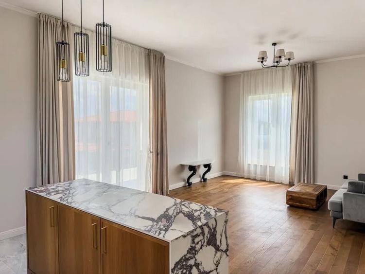 Apartament cu 3 camere decomandat în Petrești