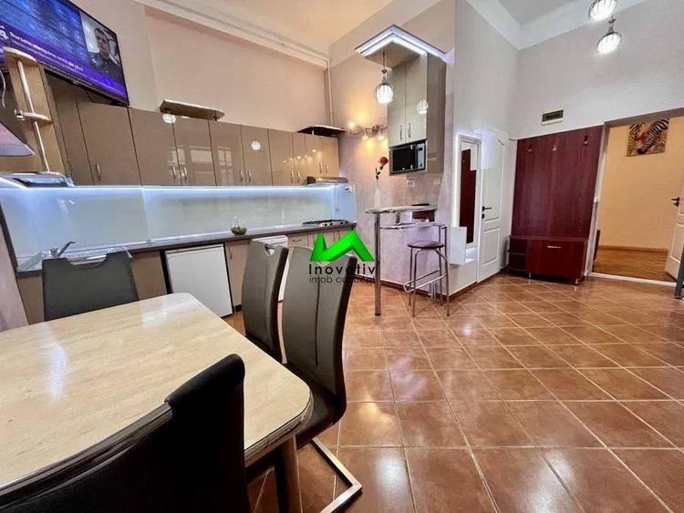 Apartament cu 3 camere decomandat, mobilat în Central