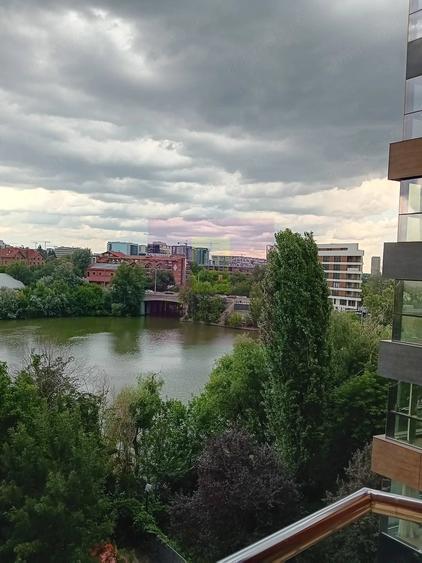 Apartament cu 4 camere semidecomandat în Floreasca