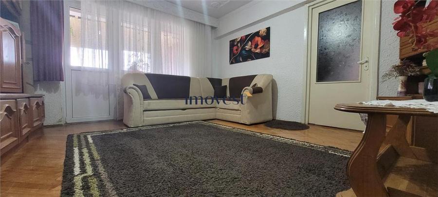 Apartament cu 3 camere decomandat în Micro 16