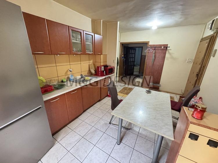 Apartament cu 3 camere decomandat în Lugojului