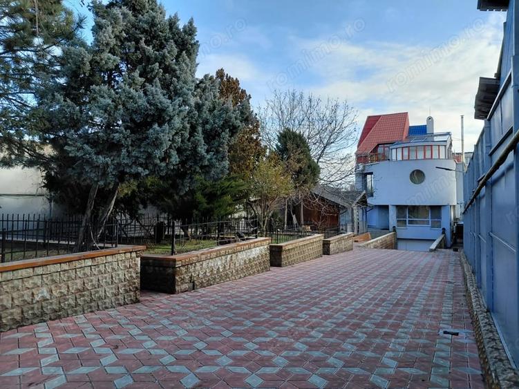 Casă cu 8 camere cu Teren 776 Mp în Central