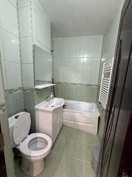 Apartament cu 3 camere semidecomandat în Alexandru cel Bun