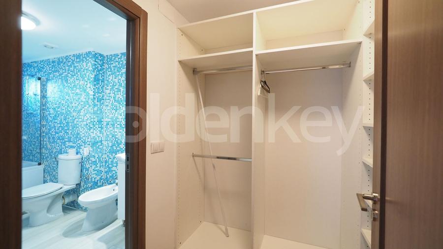 Apartament cu 4 camere semidecomandat în Băneasa