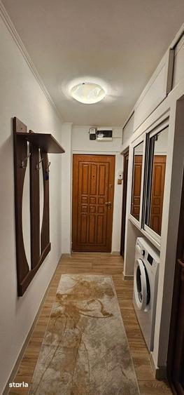 Apartament cu 2 camere semidecomandat, mobilat în Central