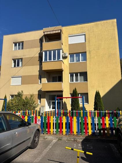 Apartament cu 2 camere semidecomandat, mobilat în Calea Dumbrăvii