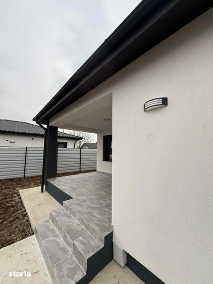 Casă cu 3 camere cu Teren 350 Mp în Letea Veche