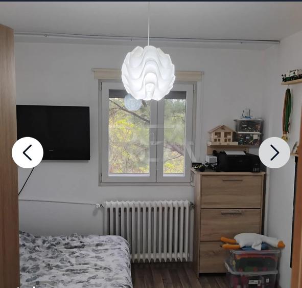 Apartament cu 3 camere semidecomandat în Berceni