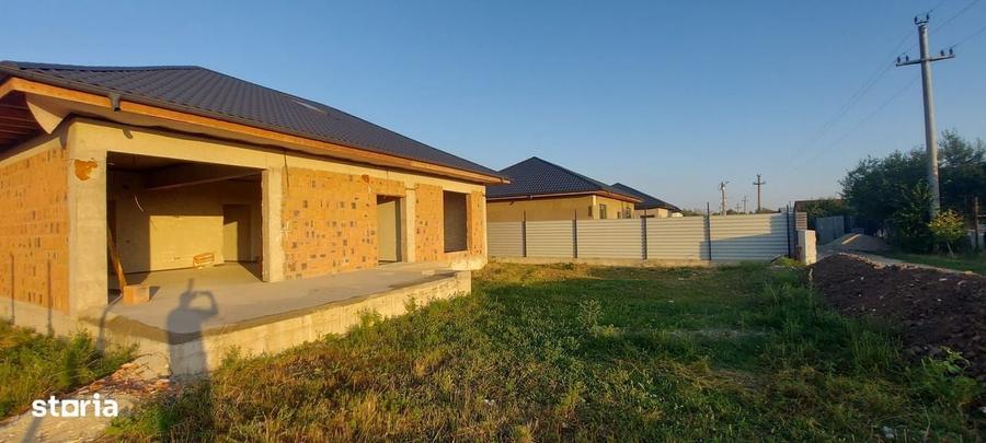 Casă cu 4 camere cu Teren 450 Mp în Periș