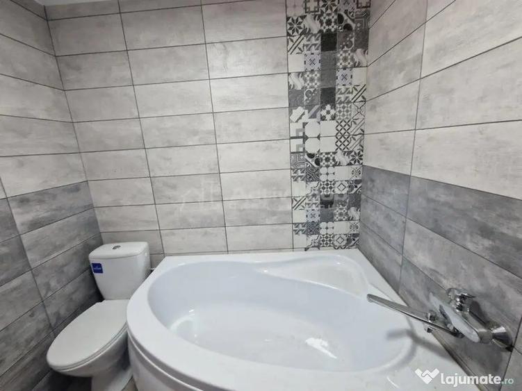 Casă cu 12 camere cu Teren 1000 Mp în Români