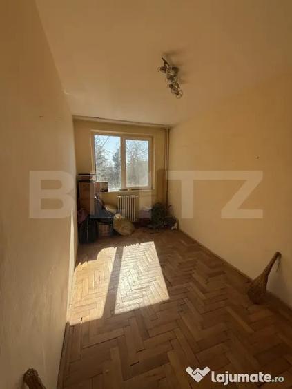 Apartament cu 3 camere semidecomandat în Central