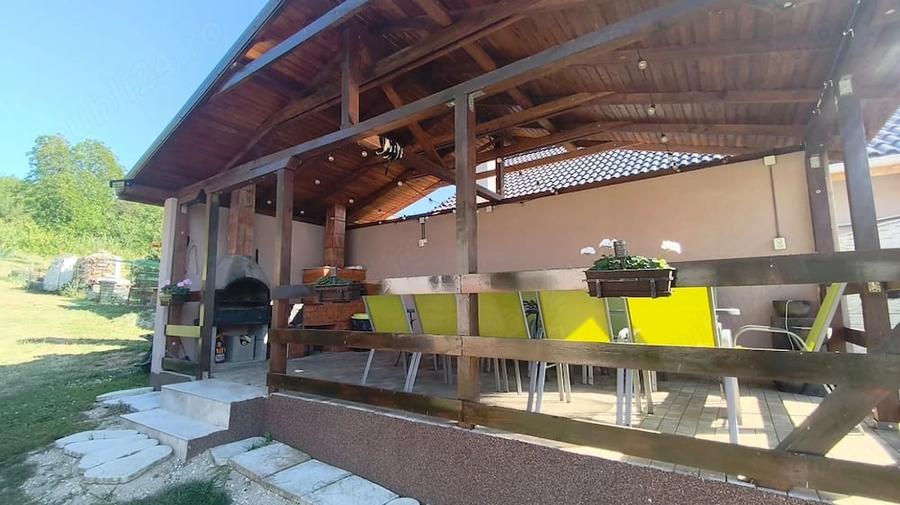 Casă cu Teren 1855 Mp în Cozia