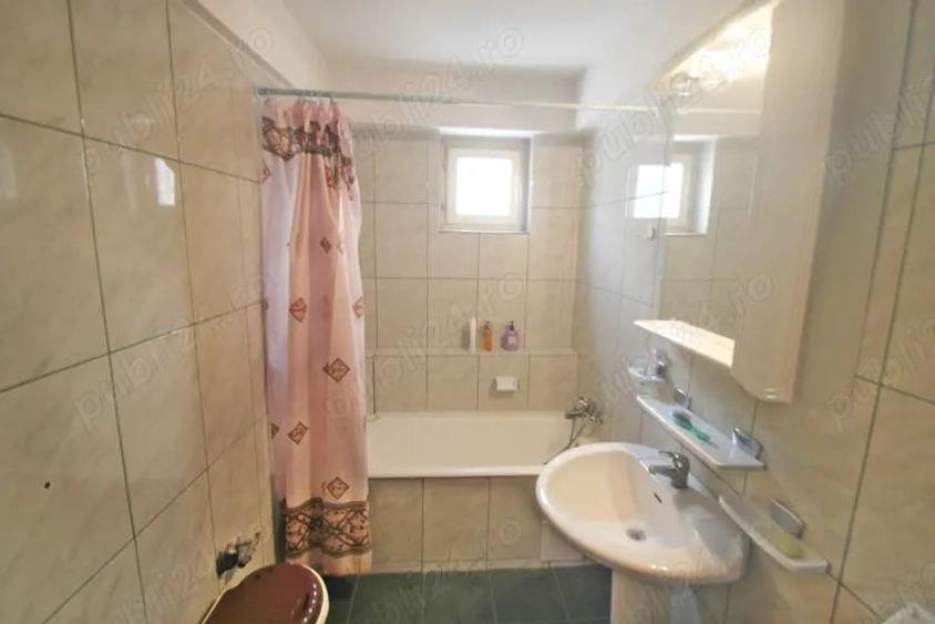 Inchiriez Vila - Zona Stadion - DACIA 10 camere - 1