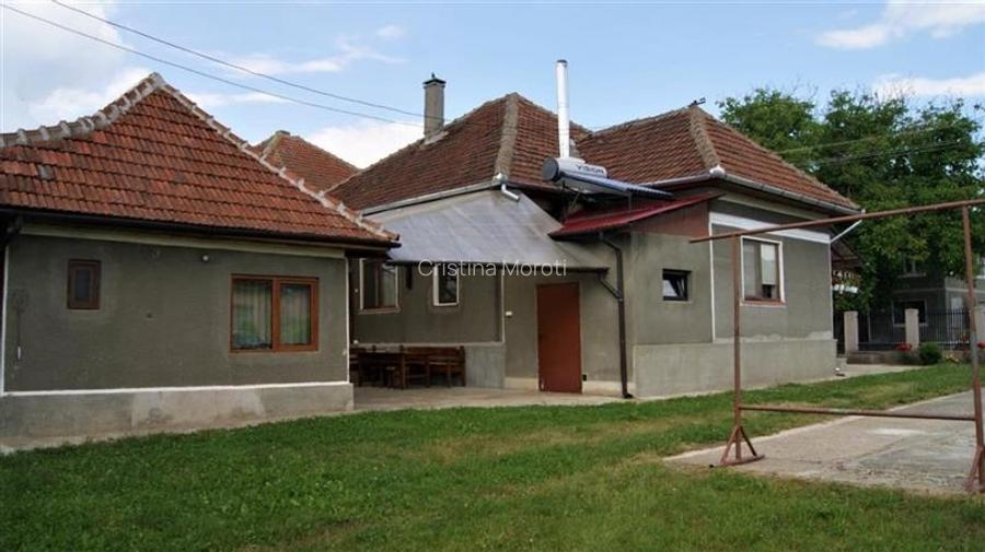 Casă cu 4 camere în Crișcior