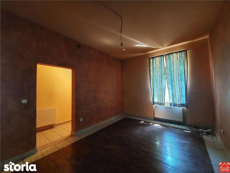 Casa spatioasa cu teren mare, pe colt, in Periam - 11