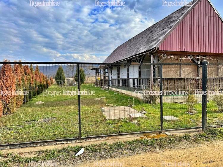 Casa de vacanta Surduc -Langa lac- 3 camere - 400 mp teren - CF- Utilitati- 43.000 euro, comision 0 - 1