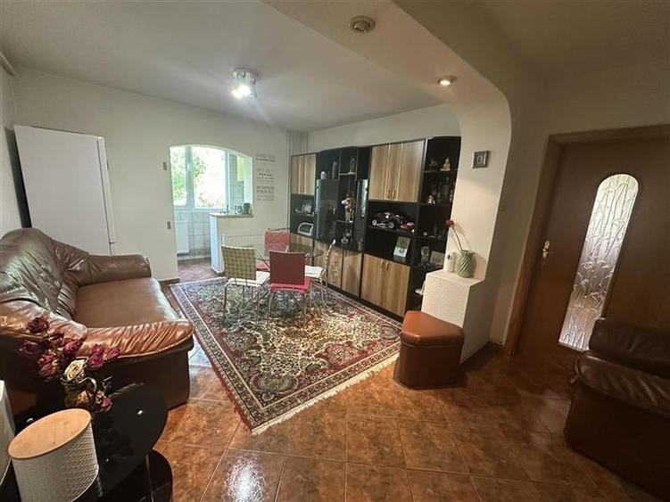 Mobilat și utilat cu 2 balcoane, modificat ?n 3 camere, aproape de Piaț - 7