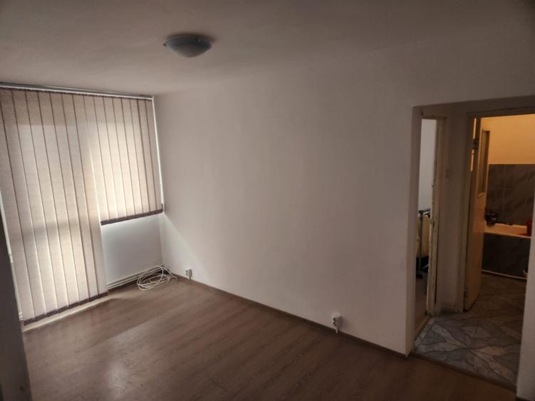 Vând apartament în Petroșani - 3