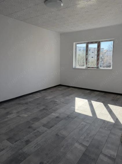Decomandat, 2 camere, Bd.DACIA, stradal, deasupra la notariat. - 2