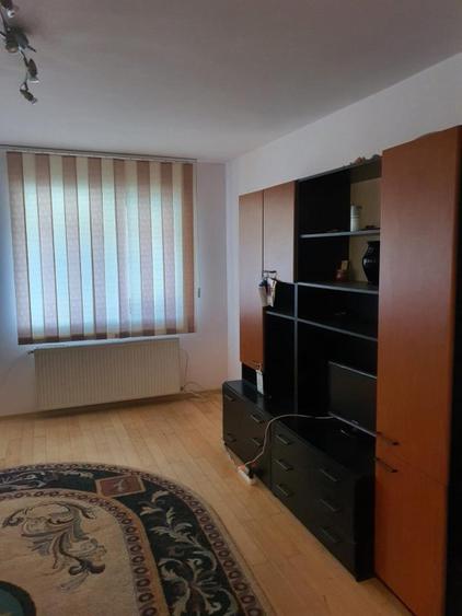 inchiriez ap 2 camere ultracentral cu loc parcare - 2