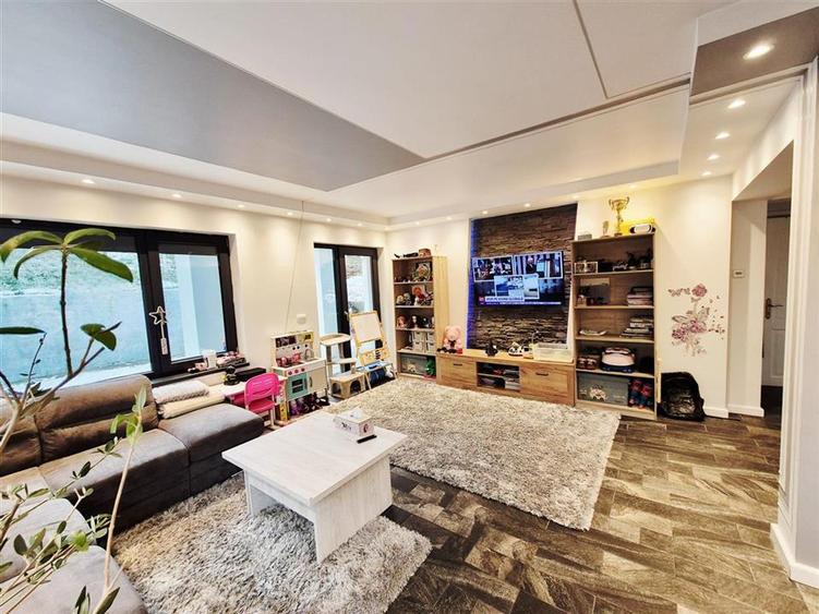 Casa de vanzare cu priveliste frumoasa - 2