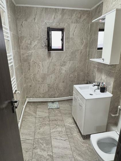 Apartament 4 camere decomandat zona 1 mai - 5