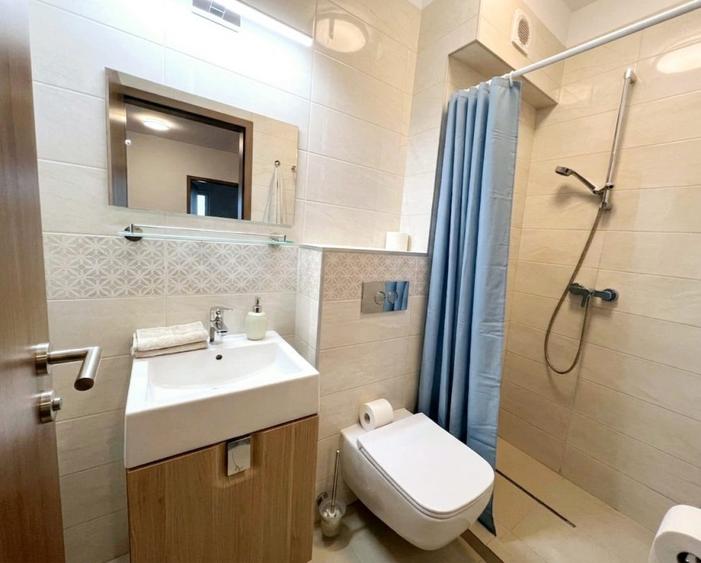 Apartament cu 3 camere semidecomandat, mobilat în Bună Ziua