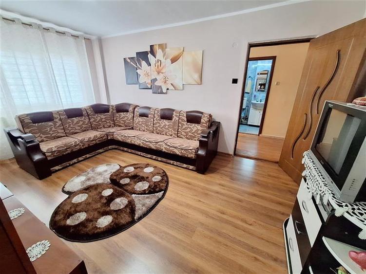 Apartament 2 camere semidecomandat, zona  Ura - 2