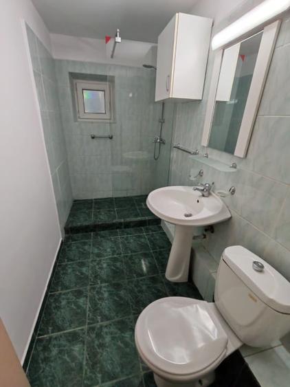 Apartament cu 3 camere decomandat, mobilat în Nerva Traian