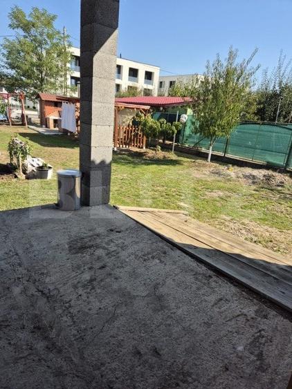 Casa in rosu cu 1500 mp teren - 1