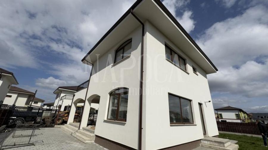 Casa 4 camere de vanzare in Dezmir - 1