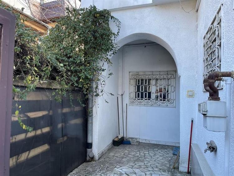 Casa de vanzare 6 camere in zona Popa Nan - Matei Basarab - 2