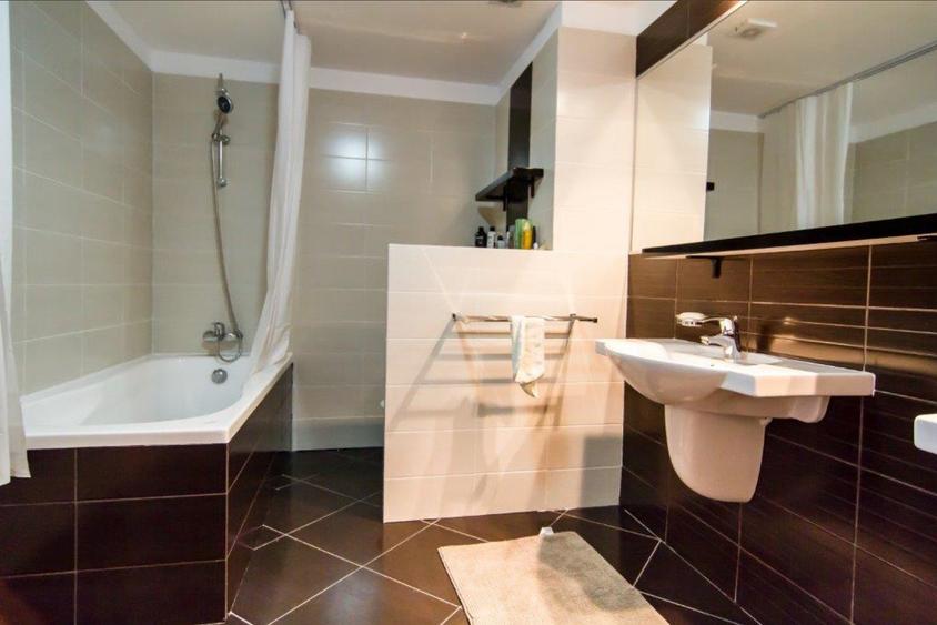 Apartament elegant cu 4 dormitoare și terasă cu vedere la Satul Francez - 8